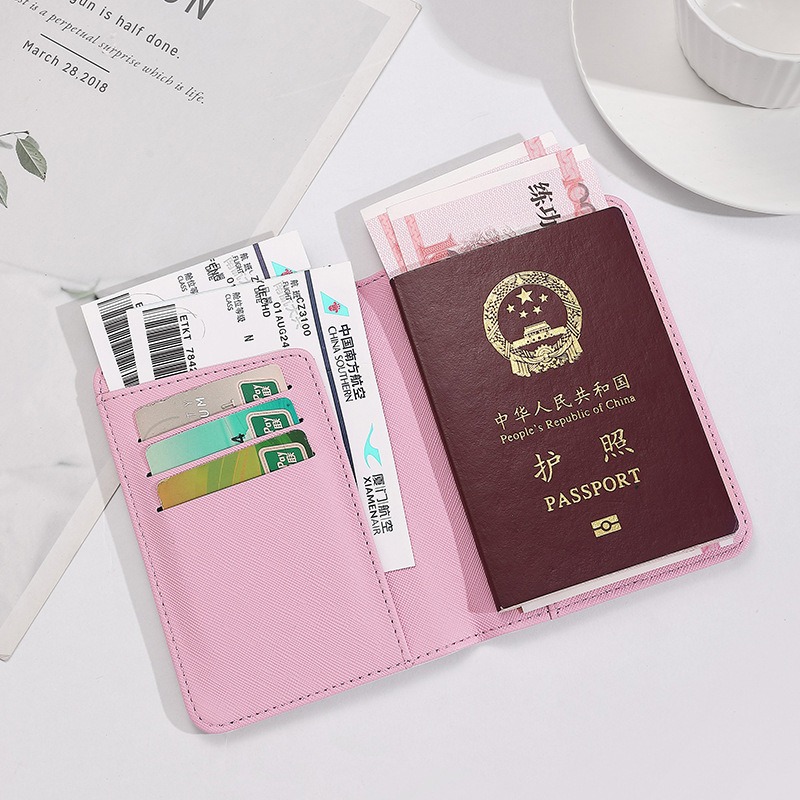 Hello Kitty Women Passport Cov - Travel Accessories India 评论和价格
